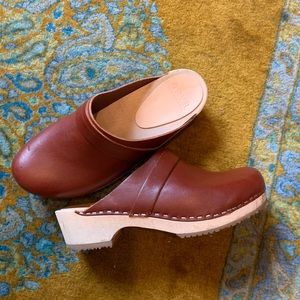 Bryr Clogs - size 38